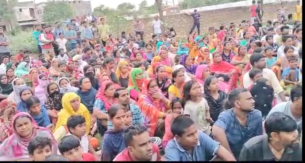 gurgaonpolice's tweet photo. #गुरुग्राम_पुलिस द्वारा #नशा_मुक्त_भारत जागरूकता पखवाड़ा के तहत विभिन्न माध्यमों से नशे के दुष्प्रभावों और नशे की लत से ग्रस्त लोगों को जानकारी देकर किया जा रहा है जागरूक।

#SayNoToDrugs
#gurugrampolice

@cmohry @anilvijminister @police_haryana @DGPHaryana https://t.co/He3wMs1yZA