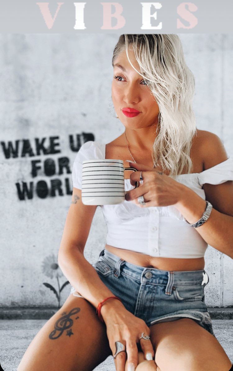 BallesterIvonne's tweet photo. Good Morning World🌎💋 https://t.co/W0r8qhR2PR