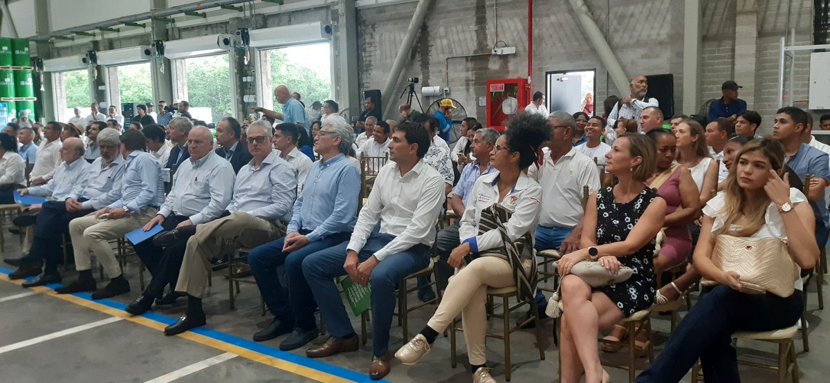 jormon26's tweet photo. #Nutrium con apoyo de empresa @postobonoficial inauguró ayer en #Malambo una plata de pulpa de frutas para la exportación con una inversión de $55 mil millones de la #OrganizaciónArdilaLülle https://t.co/MNo3CAfGYP