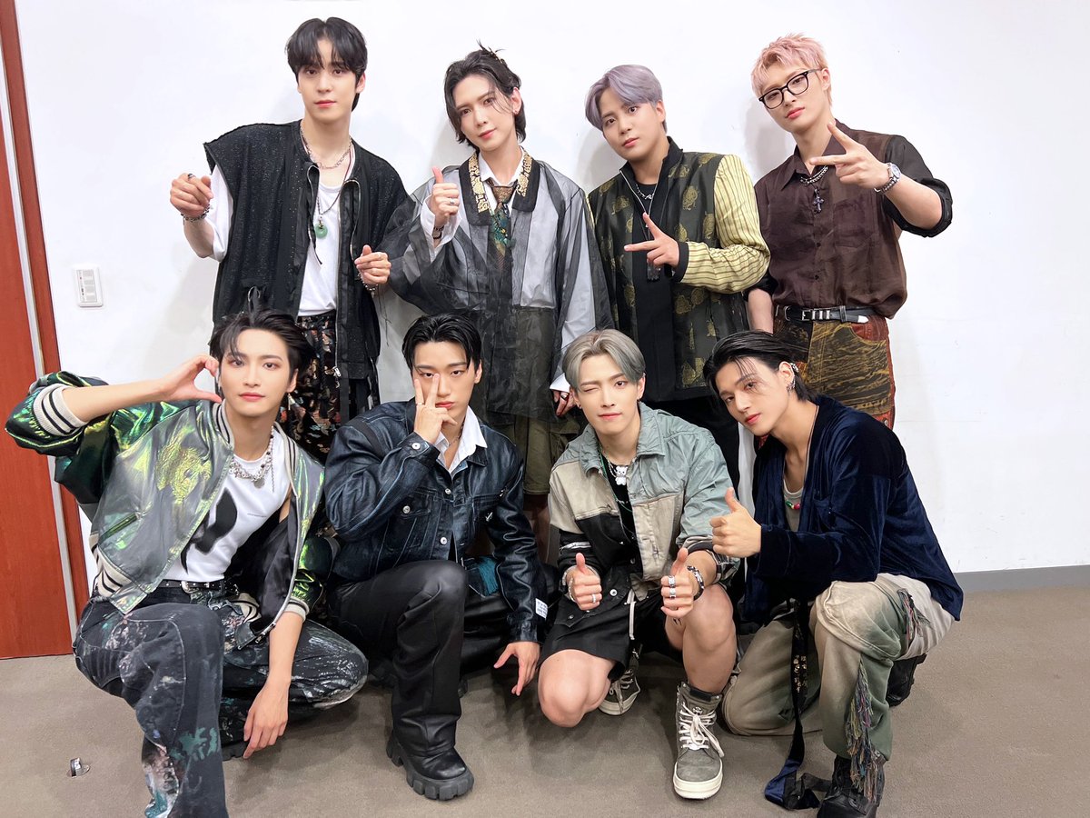 ATEEZofficial's tweet image. [📷] TODAY ATEEZ
⠀
무더운 여름날 보다 뜨거운☀
에이티니의 사랑이 있기에
언제 어디서든 든든한 에이티즈😊❤
⠀
#TODAY_ATEEZ #ATEEZ #에이티즈