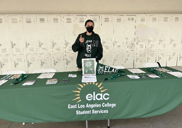 MsTinocoEnciso's tweet photo. We thank the Office of Student, Family and Community Engagement (OSFACE), the team at Schwabe Books, the LA Public Library (LAPL), the Division of Adult and Career Education (DACE), and East LA College (ELAC) for promoting literacy during our Family Academy! @LASchoolsEast https://t.co/McaZDkzu1N