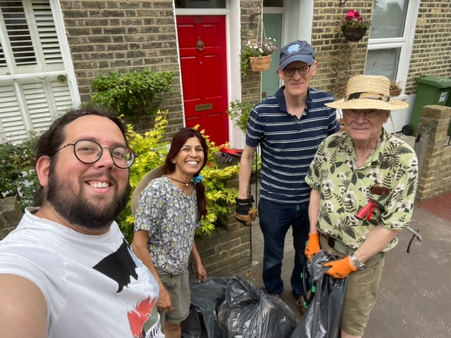 Our four-person Neighbourhood Watch work party did a good job with the litter pick today, as well as reporting dumped rubbish. @KeepBritainTidy @N_Watch