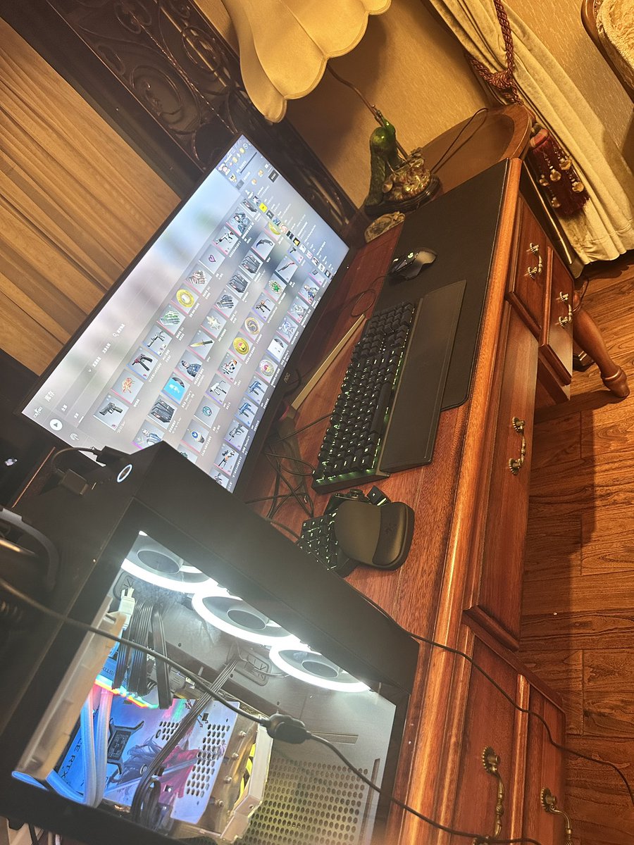 SusanooCS's tweet photo. Finally put together a decent setup back here at the crib. Gonna build a better pc later tho. https://t.co/pMmFeKD98V