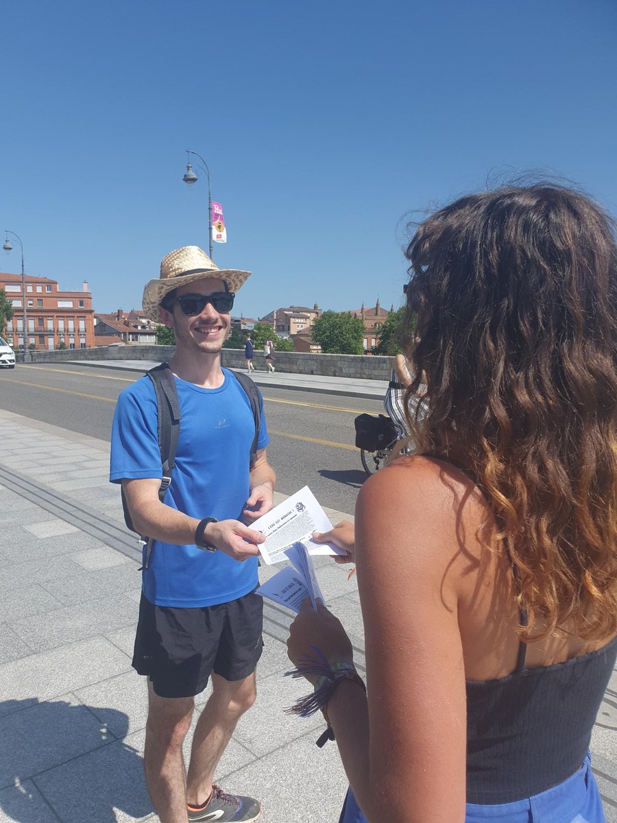 🛑 Barrage (e)au braquage 🦫

Les activistes de #ExtinctionRebellion #Toulouse sont en action sur le PONT NEUF de la ville rose pour dénoncer l'accaparement d'un bien commun extrêmement précieux : l'EAU 💧

#lEauRageGronde