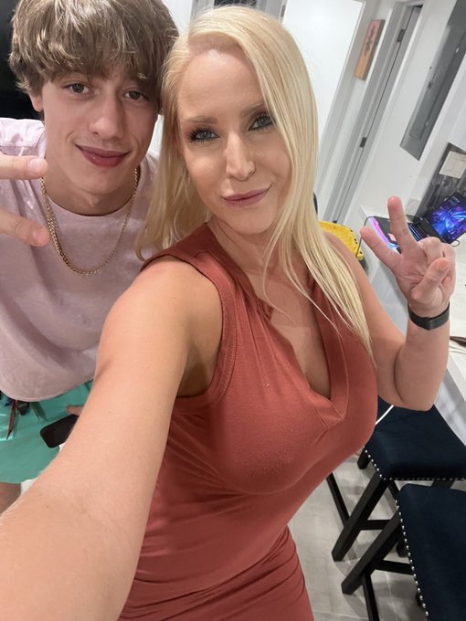 Shot for @MyPervyFamily this week with @ChrisLockwoodX   Best step mom ever 😋 https://t.co/DY3bfr4wj<a class="tags" href="/tag/mypervyfamily">@mypervyfamily</a><a class="tags" href="/tag/chrislockwoodx">@chrislockwoodx</a>