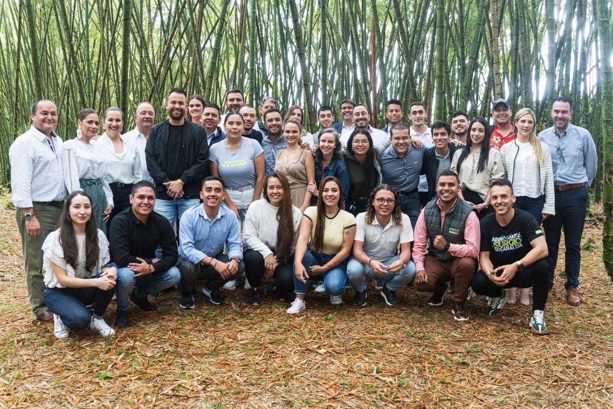MauricioVegaL's tweet photo. Todo un placer haber recibido en casa a los gobernarios de #Politea! Un extraordinario programa de @prorisaralda que seguro transformará nuestra sociedad a través de la construcción de los nuevos liderazgos que requiere el país. https://t.co/QhXy3UoDDa