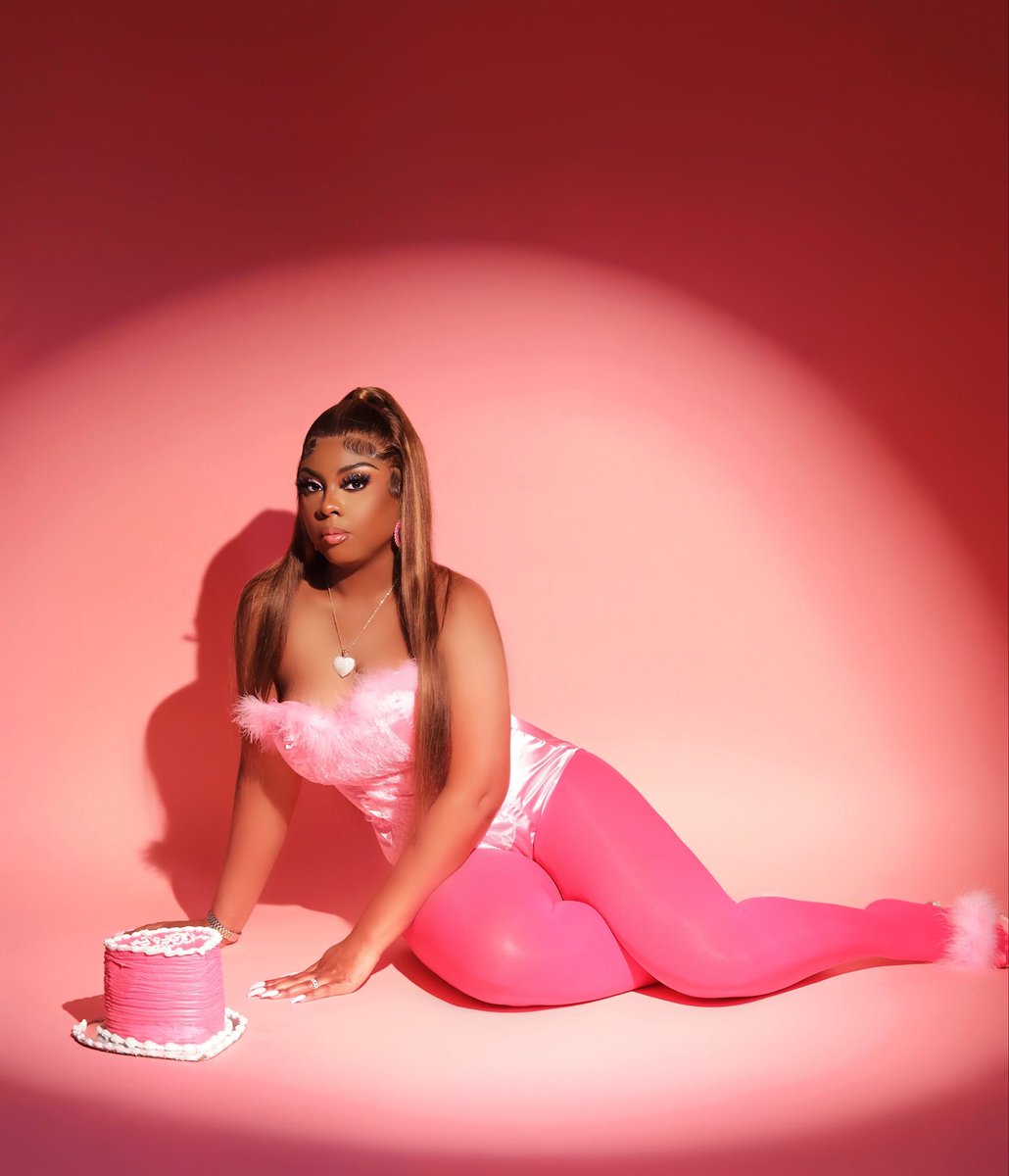 GiaShuler's tweet photo. Today we celebrate ME 🥳💕

📸:@imtremainhaynes 
Hair: @itsmonnnni https://t.co/bHdsp0qbi5