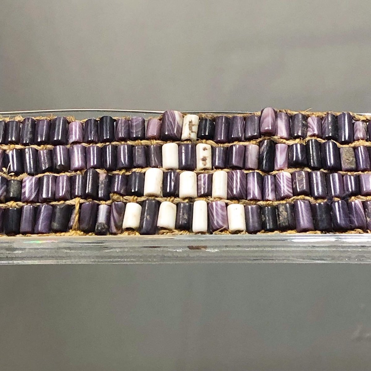 Wampum collar, traditionally attributed to the Mohegan sachem and “Friend of the English” Uncas (circa 1598- 1683 or 1684), the only known wampum to have remained in Native American hands since the 17th century. Now at the Tantaquidgeon Museum.

#VastEarlyAmerica #NativeAmerica