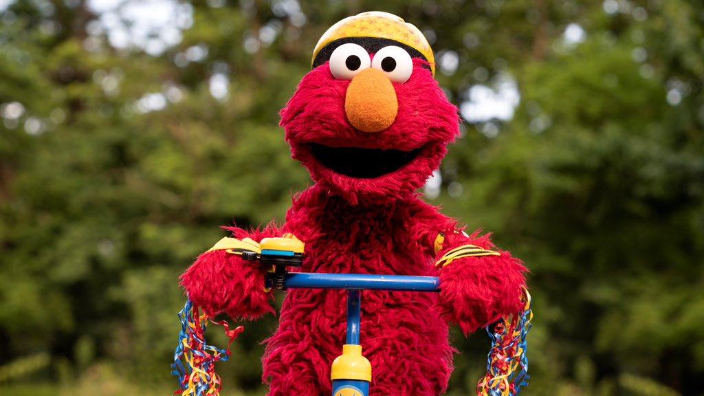 🎵 Elmo's got a fast car,
And Elmo wants a ticket to anywhere!🎵