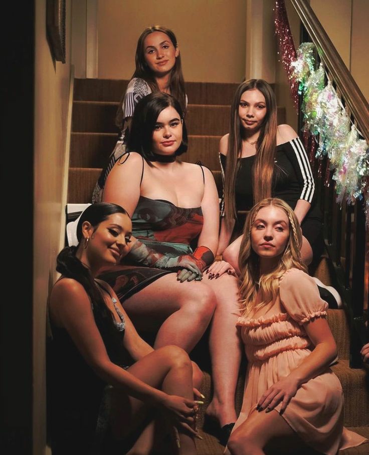 lizzy_delr3y's tweet image. Com qual vcs se identificam?