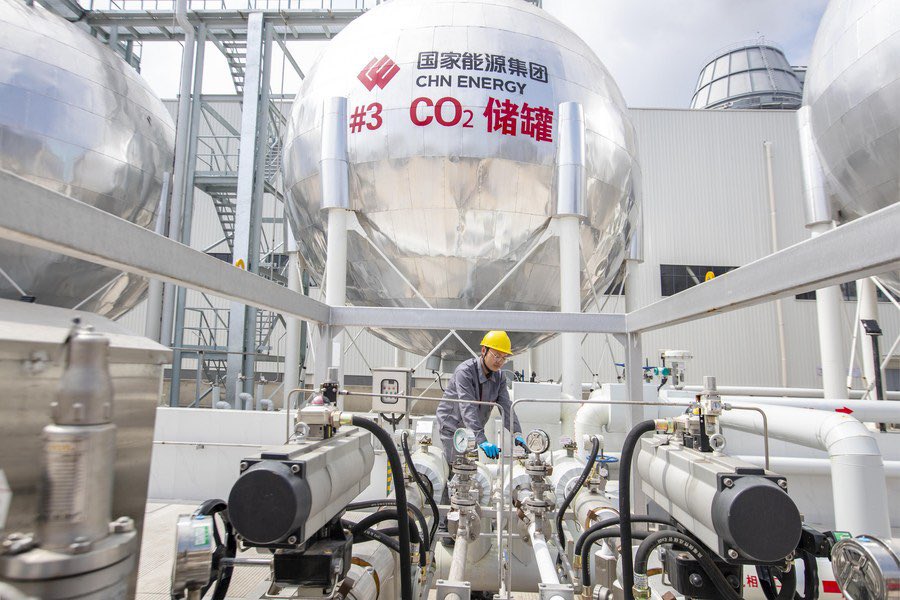 Çin yılda 500.000 ton co2 tutacak tesisi açmaya hazırlanıyor. Tutulan karbon, geri dönüştürülerek endüstriyel gıda üretiminde kullanılacak.