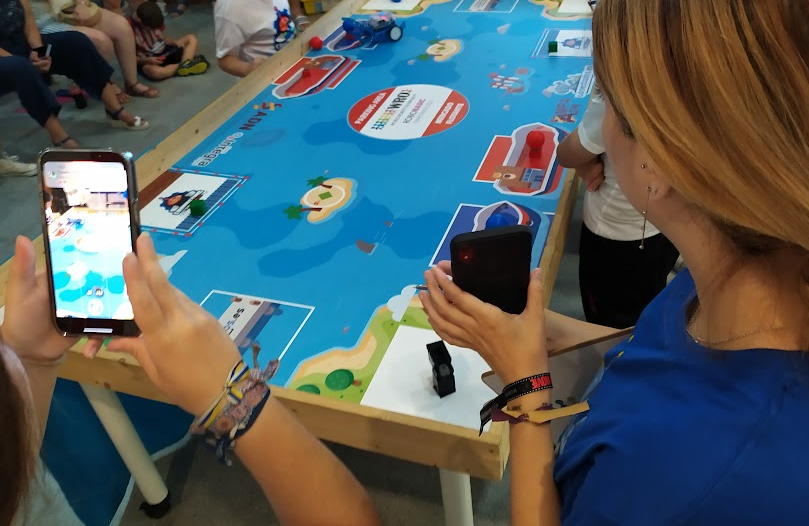 tonibernabeu123's tweet photo. Gracias a @albeberlor @conectados @adneduca por dejarme colaborar en las X #WorldRobotOlympiad de la Región de Murcia y poder seguir aprendiendo de los que más saben. El próximo curso más y mejor @arcipreste2009 @esparaTIC @Gorkaprofe @lobo_tic @londones @mallemar @juandalibaba https://t.co/v7xJf2ljpk