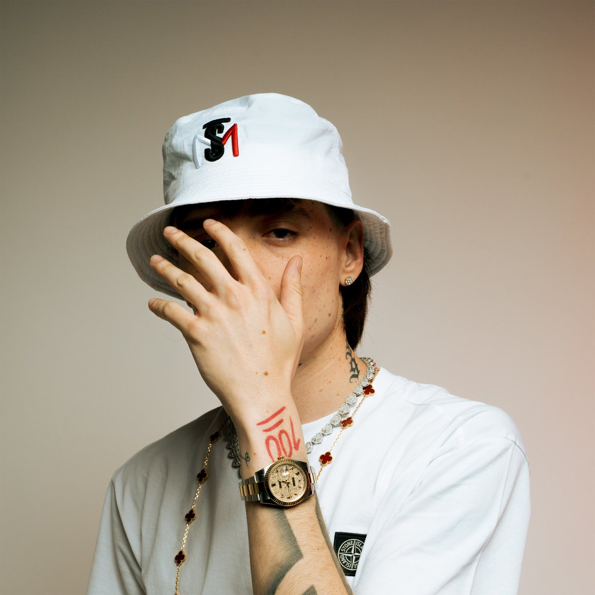 .<a href="/_PesoPluma/">Peso Pluma</a> keeps raising the bar. 🇲🇽

La Doble P's album #GÉNESIS broke the worldwide record for most first-day streams for a Música Mexicana album in Apple Music history. 

Listen: apple.co/GENESIS