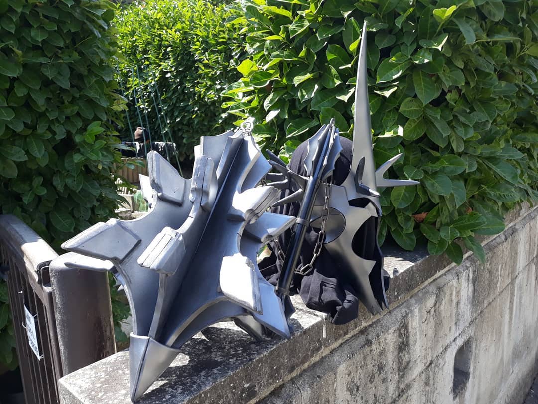 raven_props_'s tweet photo. Witch king of angmar helmet and morning star 
@LOTROCommunity 
#lordoftherings #witchking https://t.co/cAPZGiLVh0