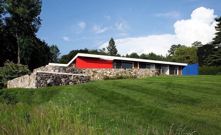 Hoy, en #100x100masterhouses …The Neumann House 
📍Croton-on-Hudson, Villa en Estado de Nueva York,🇺🇸

📐M a r c e l    B r e u e r | 1953

#architecture
#Arquitectura 
#masterpiece