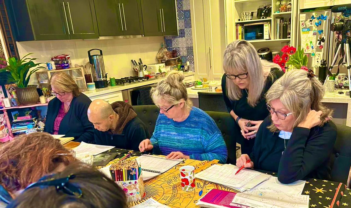 AstroGann33's tweet image. Workshop 3
Teaching about midpoints and working with the Graphic Ephemeris . 
#Astrology #midpoints