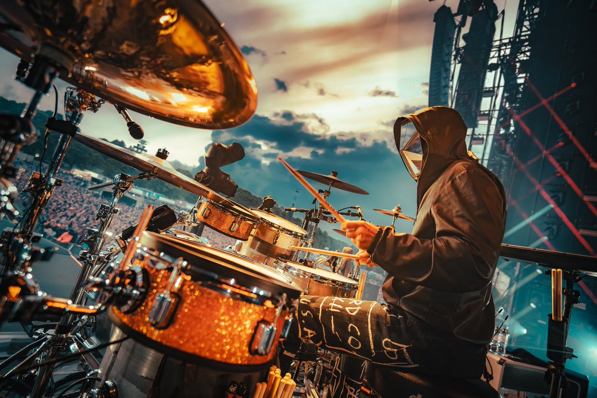 The rain never stopped us from performing for you, Glasgow! Thank you for making it through the end of the set with us. We can’t wait to be back. 🤘

📸 • <a href="/theworkofjar/">THE WORK OF JAR</a>