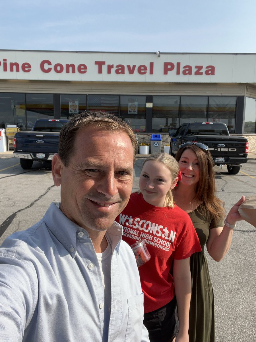 vincevitrano's tweet photo. #MandatoryStop on our way back to @UWMadison for another @UWCheer clinic. @oliviagvitrano super wants to be a @UWBadgers Cheerleader. Mom and dad kinda think that would be pretty cool too. #OnWisconsin https://t.co/UHv37ItwSC