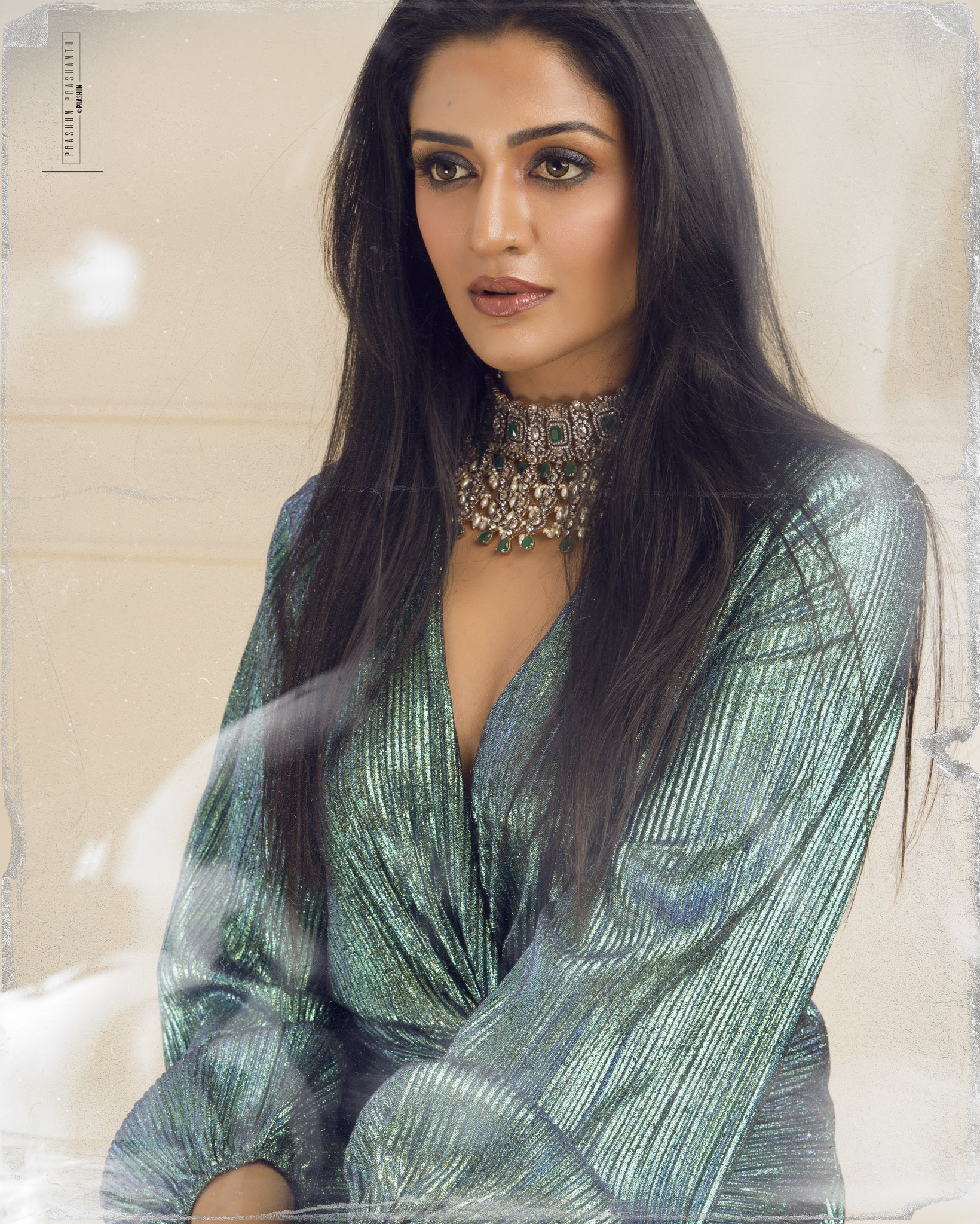 FzZWtI2aAAcF3Js?format=jpg&name=large