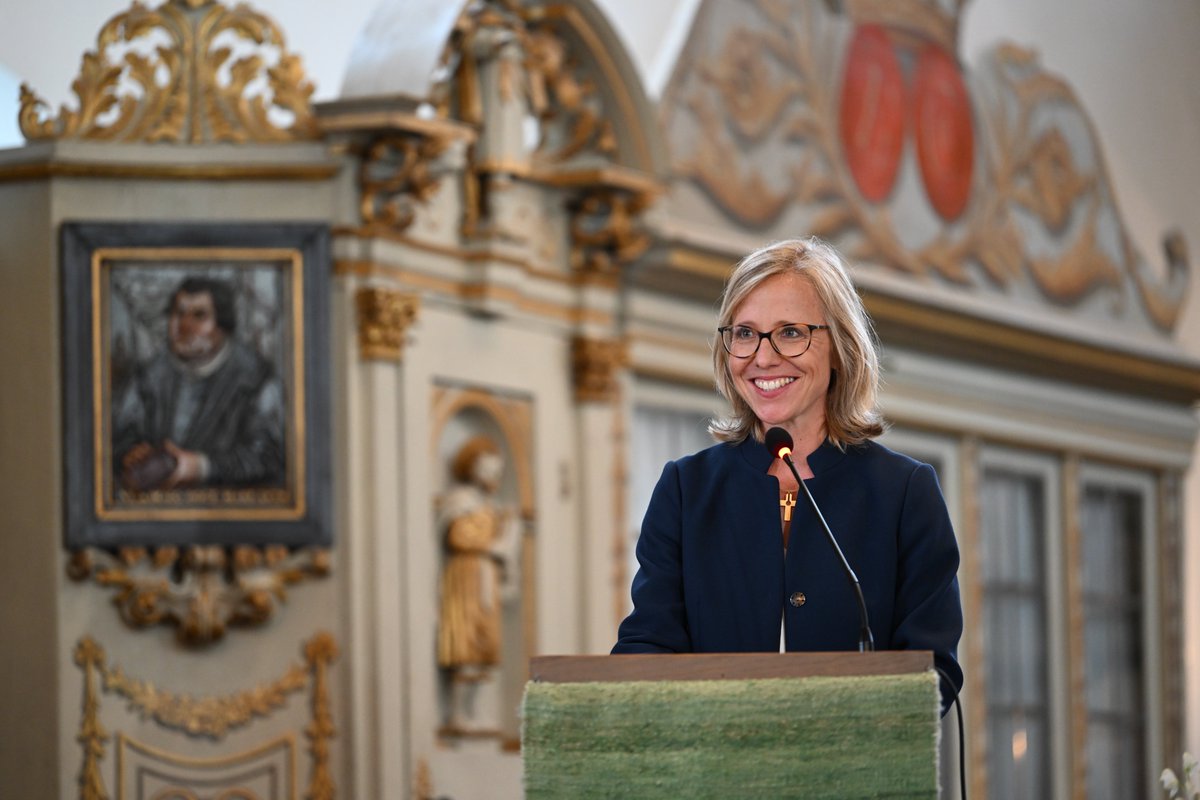 Das Ergebnis steht fest: Nächste Bischöfin im Sprengel Schleswig und Holstein wird Pastorin Nora Steen 🙌

Sie wurde von unserer Landessynode mit 106 von 131 Stimmen im dritten Wahlgang gewählt.

Herzlichen Glückwunsch und Gottes Segen 💐

#LSNordkirche #Landessynode