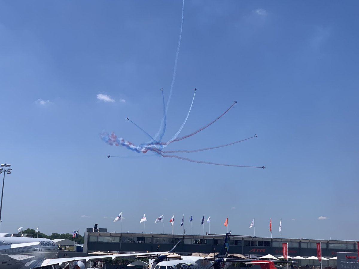 Ajmeunier's tweet image. Quelle fête magnifique ! Et toujours un succès populaire avec la @PAFofficiel. N’en déplaisent aux…😉 🚀✈️🇫🇷 #PAS2023 #PAS23 @salondubourget #Spacegeek #AvGeek #Lachroniquespatiale