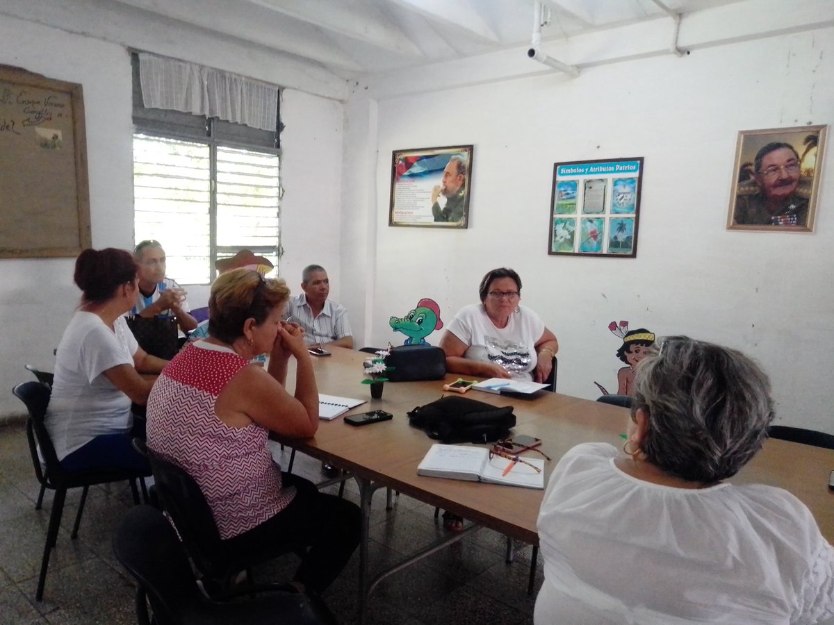 SoraniaDobao's tweet photo. Tercer día del seminario de preparación del curso 2023_2024 en el municipio Ciro Redondo en la provincia #CiegodeÁvila .En la comisión de primaria se analizan las precisiones y la calidad del aprendizaje #LatirAvileño #CubaMined https://t.co/KPnYkmWEwS