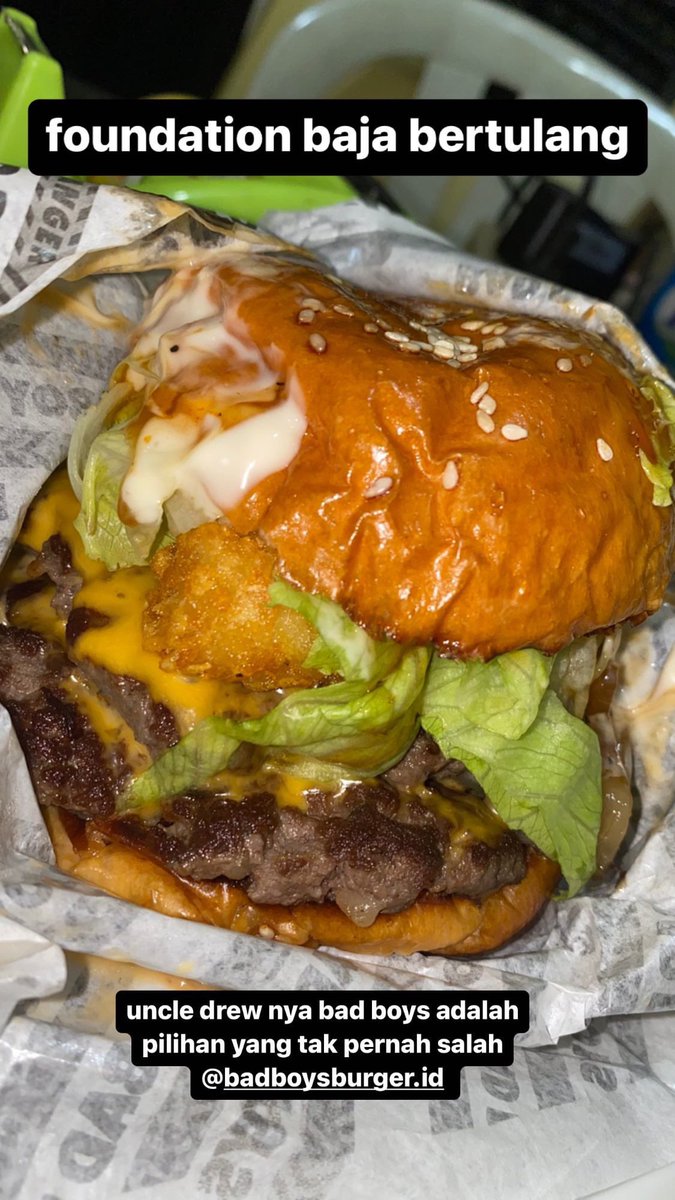 anggaelmakeee's tweet photo. burger terenak se-rungkut bahkan sak suroboyo, badboys burger tutup, permanen. makanan wajib awal bulan setelah gajian resmi kukut!!! sedih pek https://t.co/MK0fbwzGV3