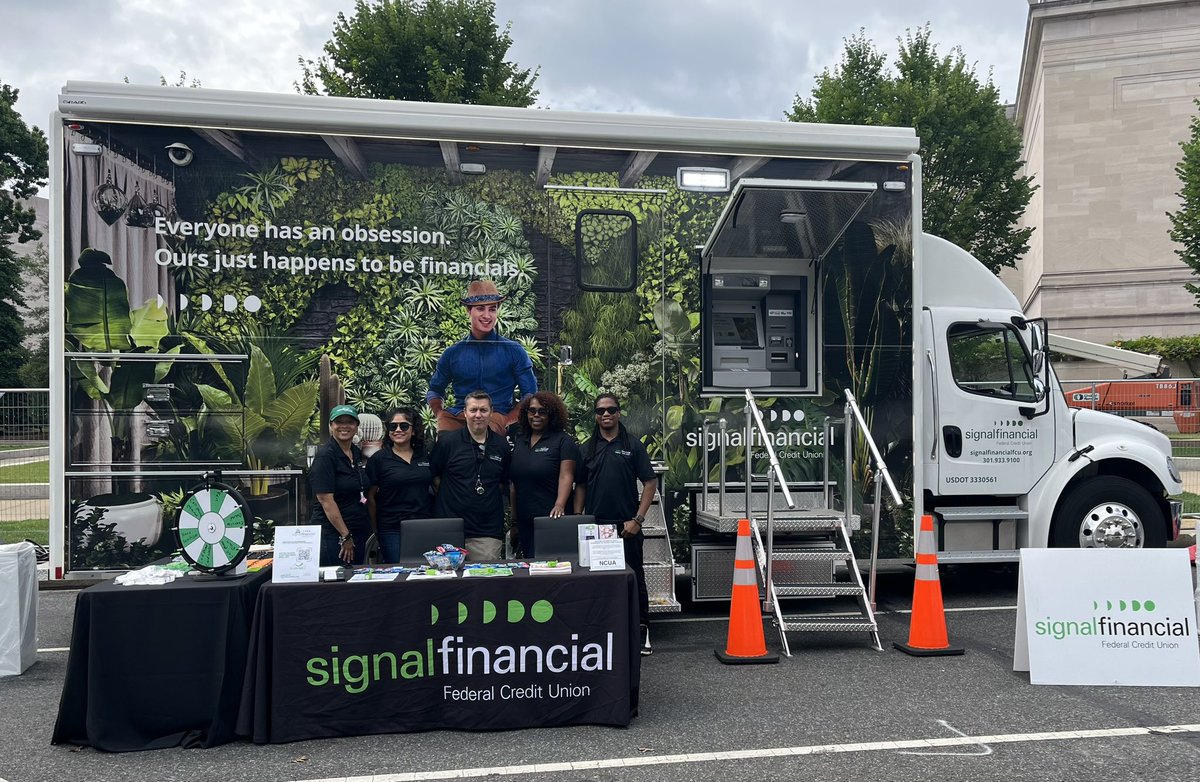SignalFCU's tweet image. The sun is out and the Giant @BBQinDC  gates are about to open! Signal Financial is here and ready to talk about how we can help you achieve your financial goals. #BBQinDC #SignalFinancial #goals