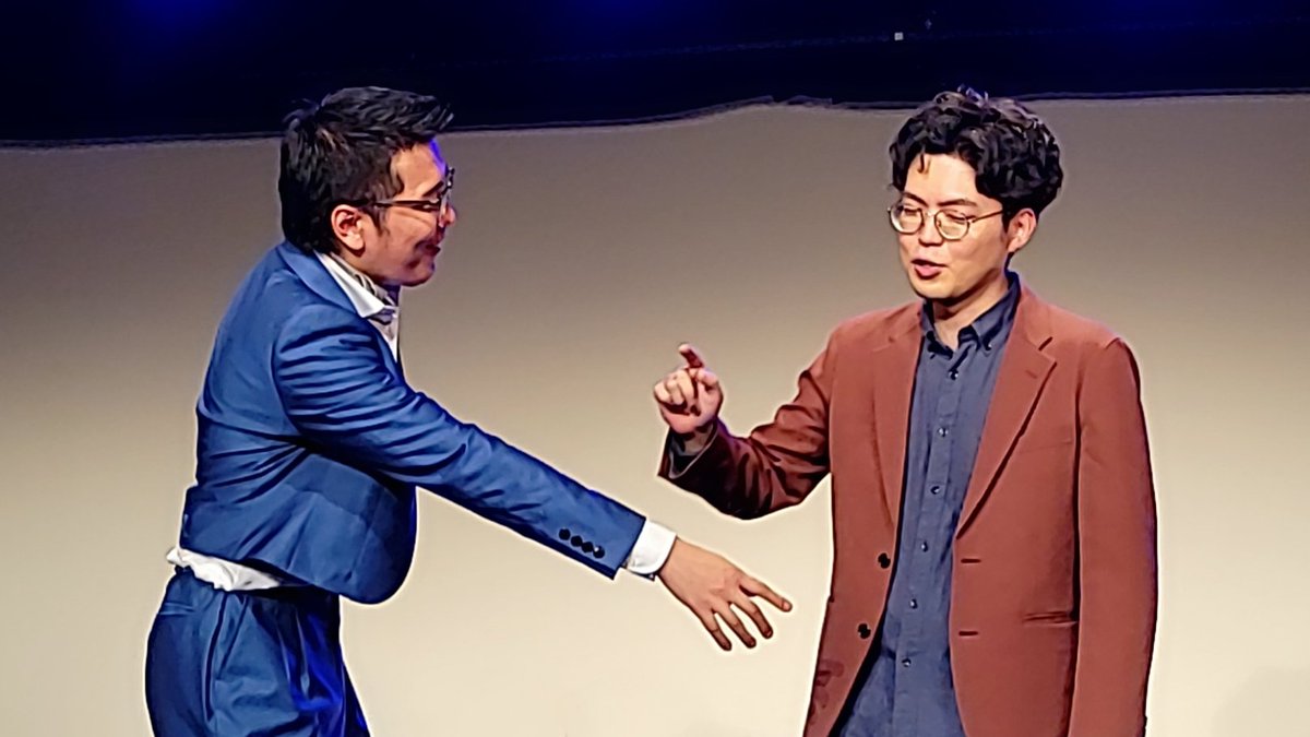 usagichan_km's tweet photo. 改めまして。ヤーレンズのネタ6本＆60分漫才を見てきました！
ネタ6本はネタのオールスターでした。CR松居一代における炒飯の立ち位置が可哀想で好きです。スパイも見たかったな〜
60分漫才も良さが詰まってて最高でした！

写真は何だかイチャついてるヤーレンズです。
#omae
#海江田万里
#ヤーレンズ https://t.co/bKQy8Hk5Qf