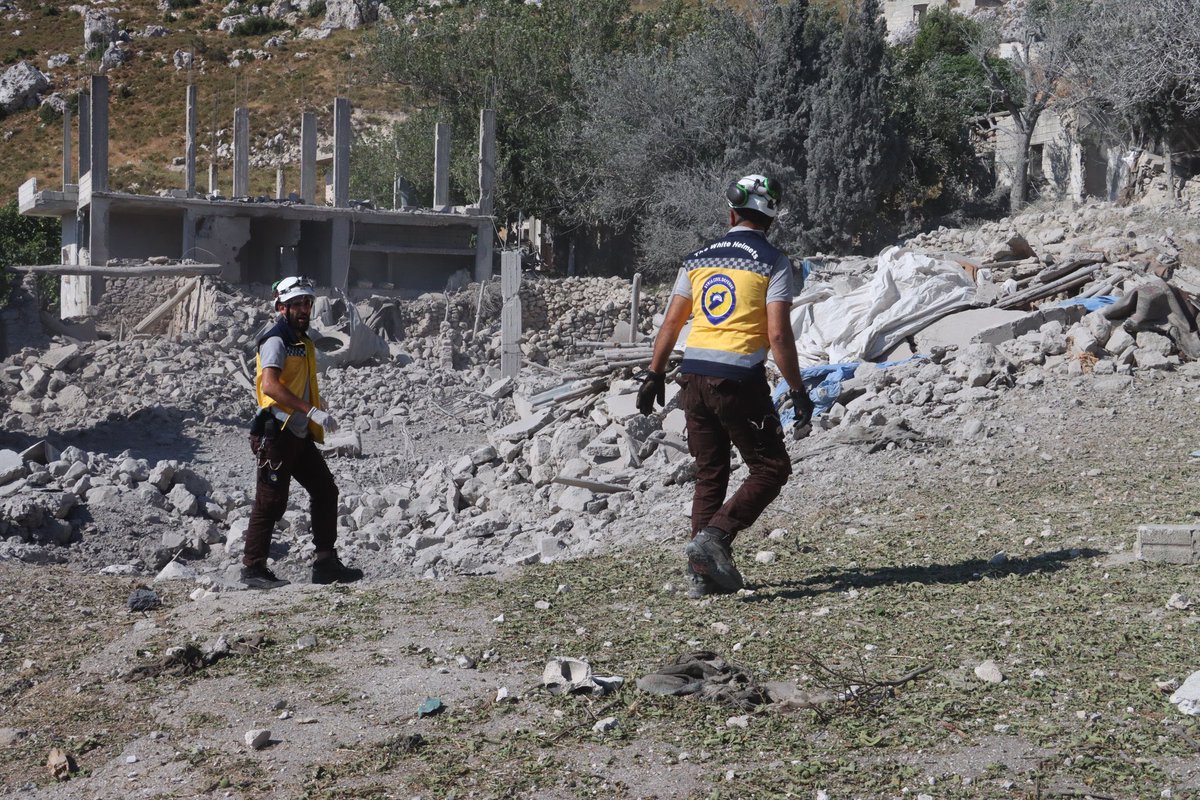 SyriaCivilDef's tweet photo. Two civilians (two young men, brothers), were killed by Russian air strikes, today, Saturday, June 24, targeting their farm, in the village of Basbat in the countryside of Jisr al-Shughur, west of #Idlib. The surrounding mountains in the village of Bikfla in the same countryside were subjected to an air strike. Our teams recovered the bodies of the two young men and put out the fires.
#Syria #Whitehelmets