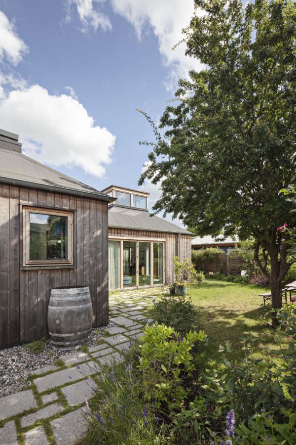 Aire, llum, volum i flexibilitat

🔸Eget hus (2020) Sydhavnen
      Danmark
:::: Peter Kjær Arkitekter

#100x100MasterHouses #Arquitectura #Architecture #Arkitektur #house