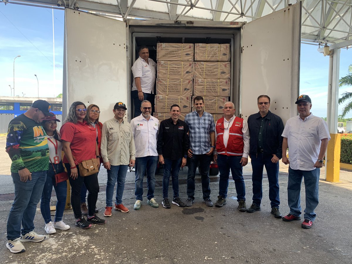 El Pdte. del Instituto <a href="/davidjhg/">David Hernández</a> realizó el acompañamiento al Pdte. de Industria Diana <a href="/RomeroFelixE/">Felix Romero</a> en el recibimiento de 50 mil semillas de Palma Aceitera proveniente de Indonesia, que fomentará la producción titánica en nuestro país.