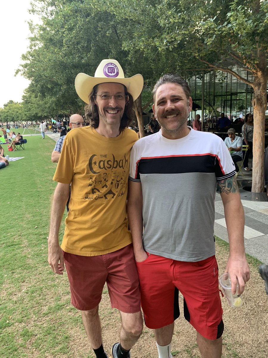 RadioLesJames's tweet photo. Such a fun night emceeing at the @kxtradio Summer Concert Series at @KlydeWarrenPark with performances by #LaBell
and #Gollay! Loved spending time with new friends, volunteers, and members of KXT! https://t.co/Nq2E8K0JwS