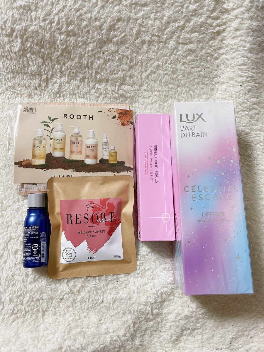 w_ysh's tweet photo. 開封しました😊
#SUMMERBOX
#BLOOMBOX6月
届いてから開けて無かった💦
大きい方がSUMMER BOXかと思ったら違ってた。
中身は嬉しい♡
BLOOMBOX6月の中身も今回は嬉しかった♡
ラックスのディヒューザー早速玄関とこに😊
可愛いし、いい匂いだし嬉しい☺️ https://t.co/9O73YpyyTW