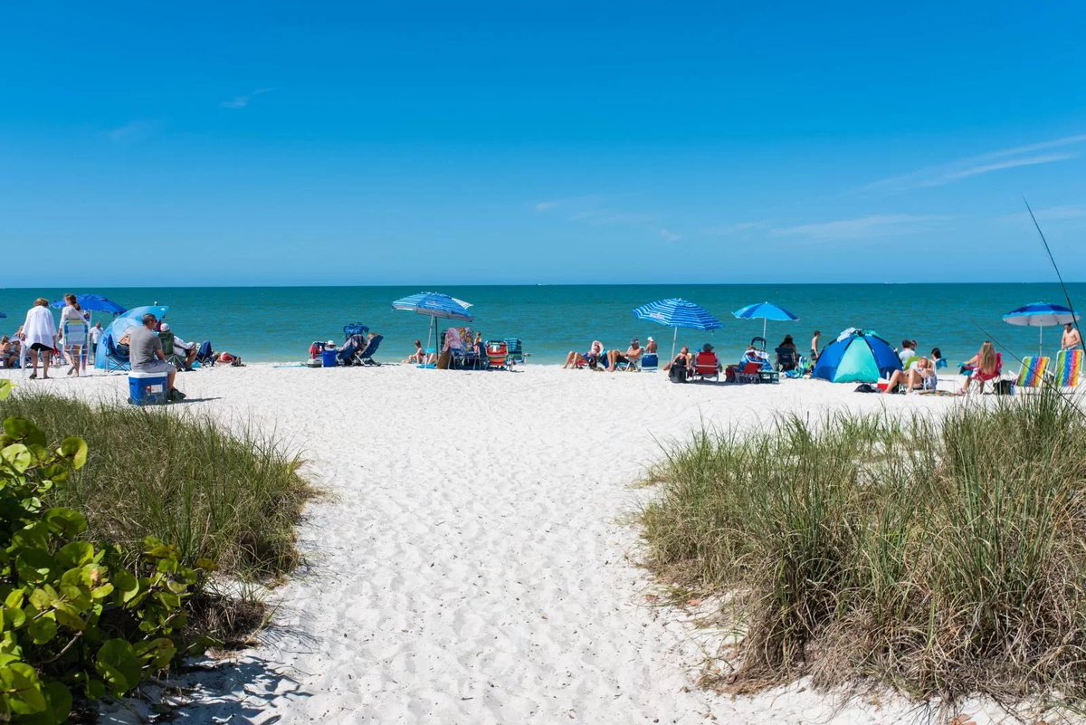 Chris_Grosse's tweet photo. I must know:
Are you summer #TeamBeach, #TeamLake or #TeamPool? https://t.co/Fulyidt26f