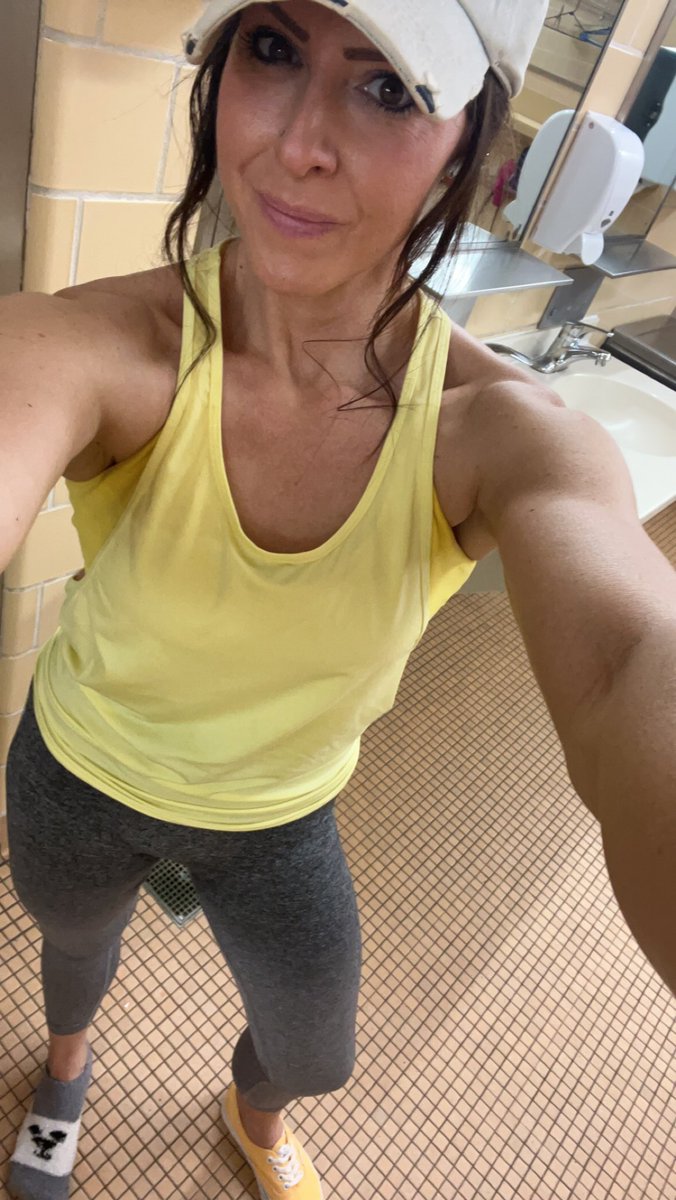 Cate2305's tweet image. 💛⭐️🌼HAPPY SATURDAY🌼⭐️💛
#gymfit #yellow #weekendflow #getfit #legsandshoulders #naturallight #nofilter