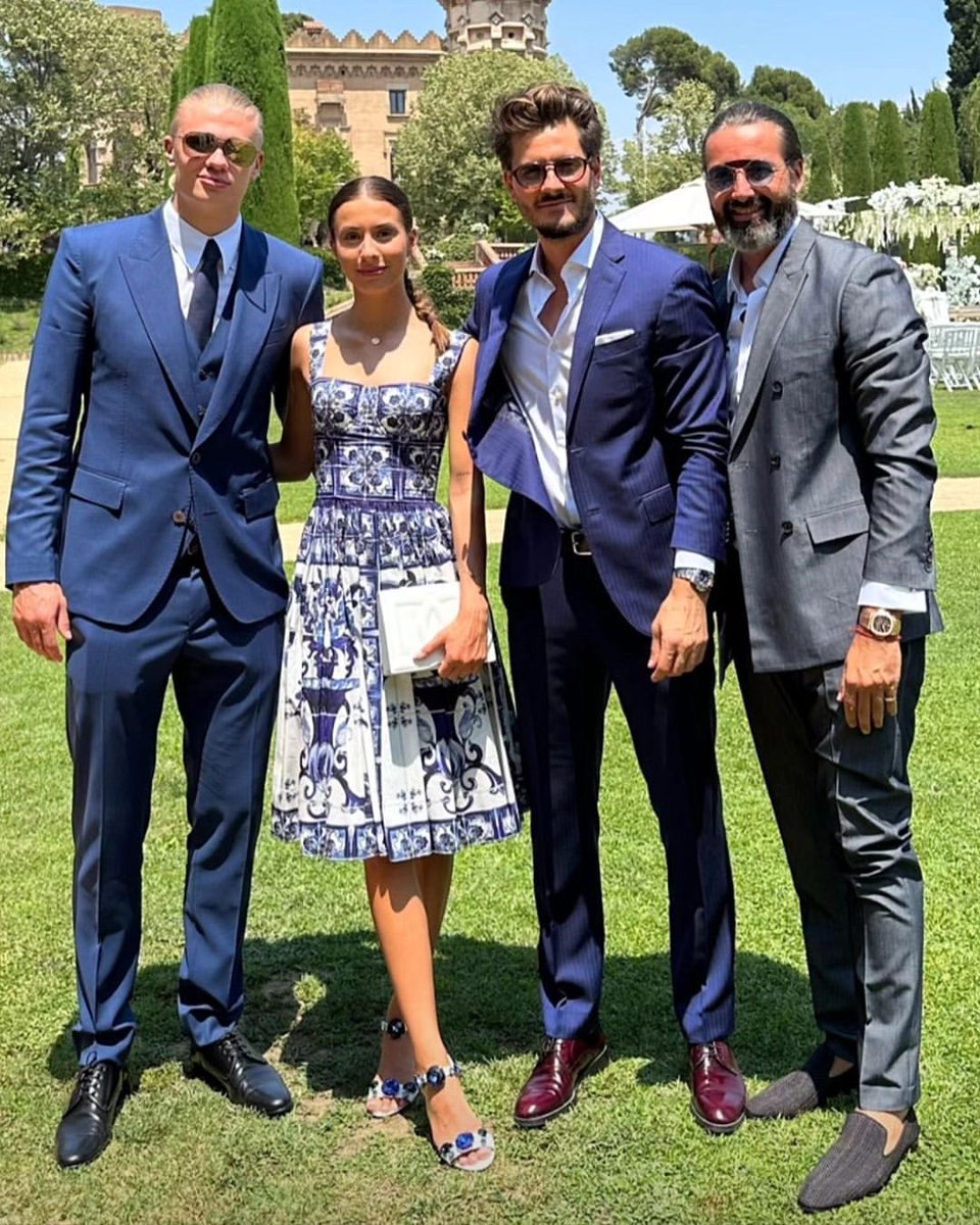 Erling Haaland in Spain today for Aymeric Laporte’s wedding 😎🇪🇸

[via TeamHaaland on IG]