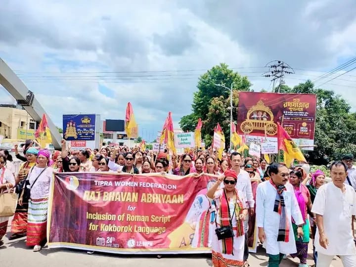 tisftipra's tweet photo. Thousands of Tipra Women Federation - TWF warriors from across the state participated in today’s’Raj Bhavan Abhiyaan’ to demand for inclusion of Roman script for Kokborok language.
#OurLanguageOurRights
#NoSolutionNoRest
@PradyotManikya https://t.co/axSoFTJRTP