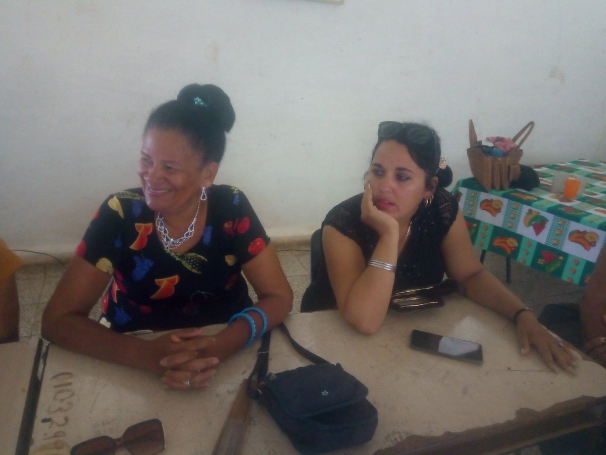 MirbelisT's tweet photo. Continuamos con el seminario de preparación para el curso 2023-24,nuevos retos.#CubaMined #LatirAvileño @OcaYelina @DamaraPrezGmez1 @yosmel_duany @CalderonPineiro @MtnezIc https://t.co/28fufJM6Sb