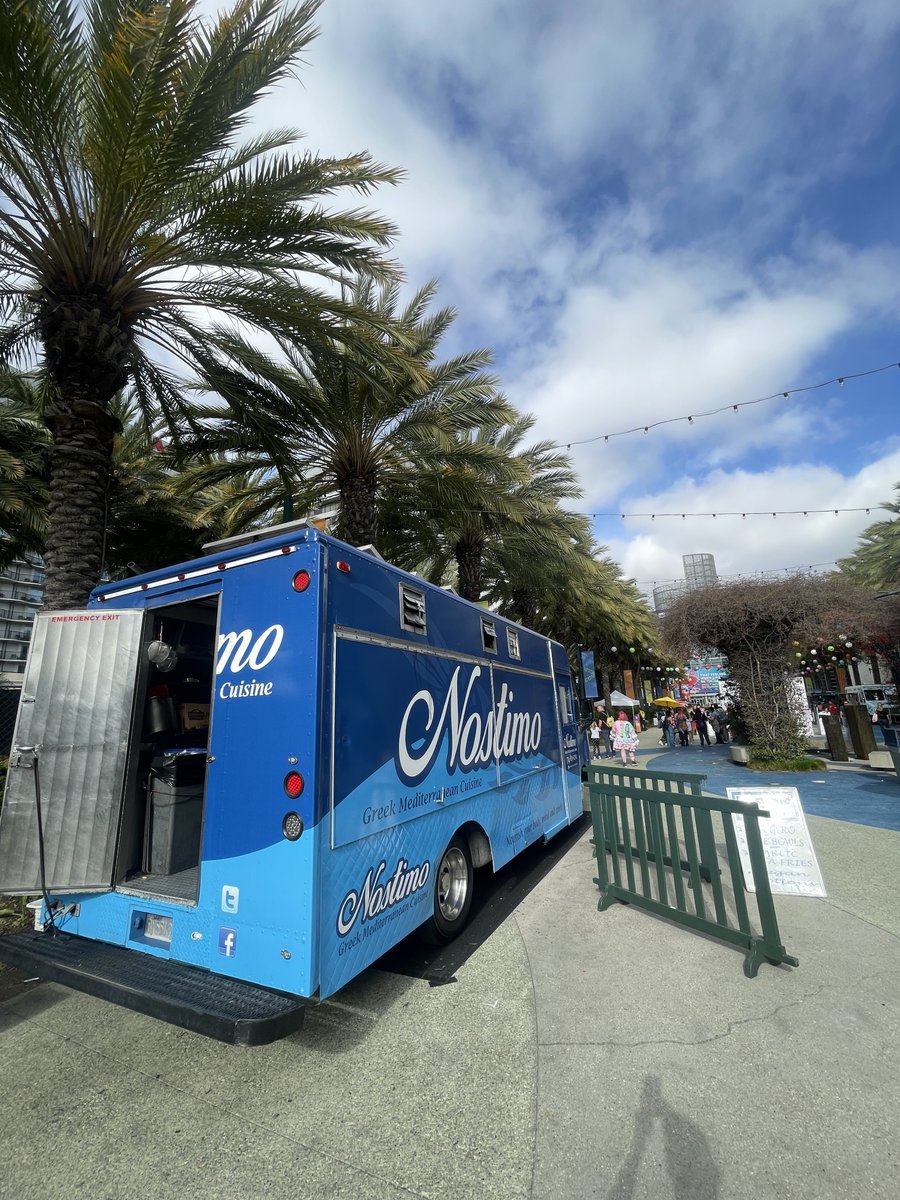 Cravvnn's tweet photo. #VidCon Day 4, whose coming to Nostimo for a gyro today?👀🤩 https://t.co/sC4SRC7QAo