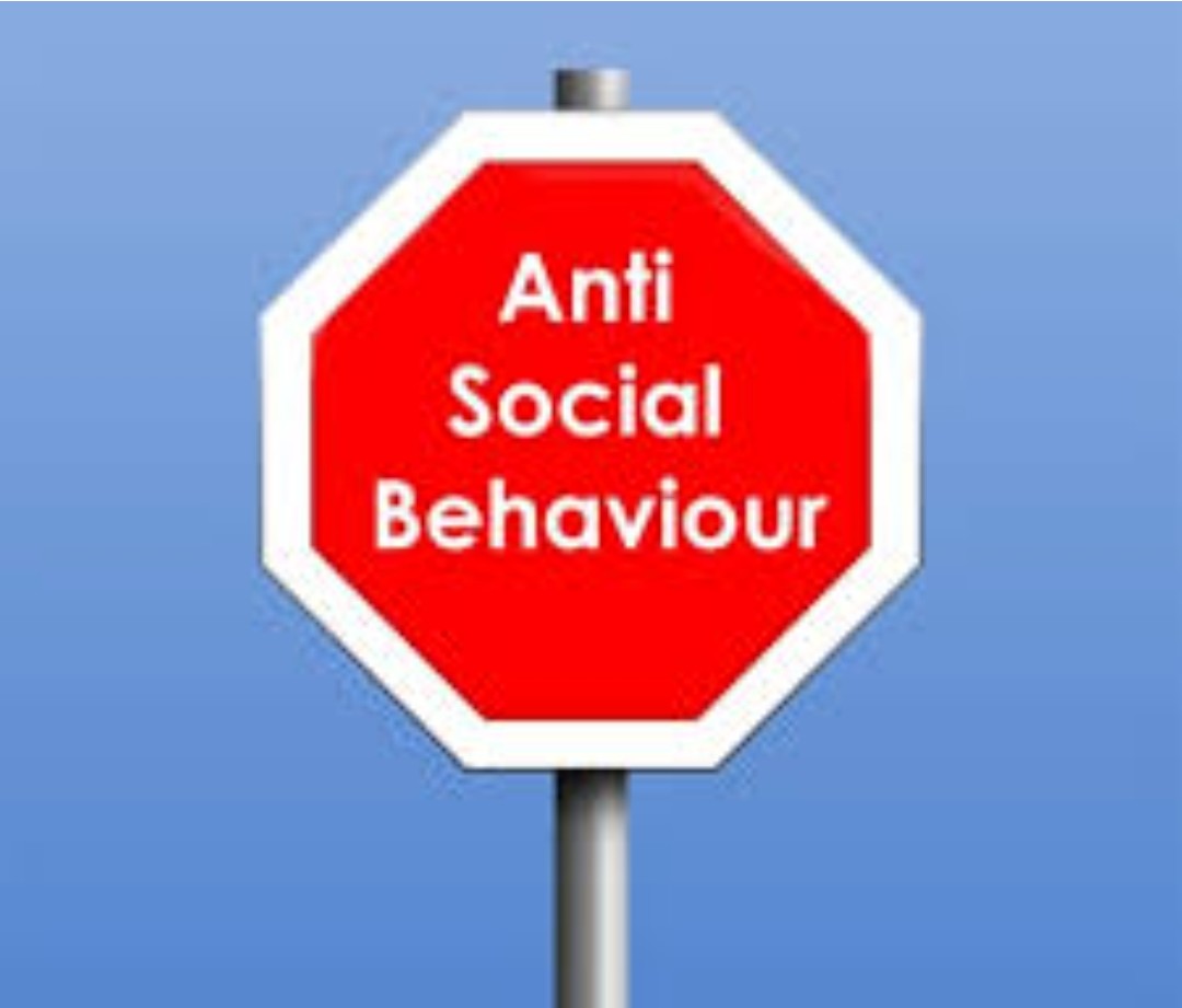 ShrewsburyCops's tweet photo. We are sorry to report a group of youths have ripped the plants out of the Council planters on Pride Hill in Shrewsbury Town Centre around 04:00am . Enquiries are ongoing to identify offenders.   #UnacceptableBehaviour @ShrewsburyBID @ShropCouncil @StuartBillWMP https://t.co/S13TZr8Eme