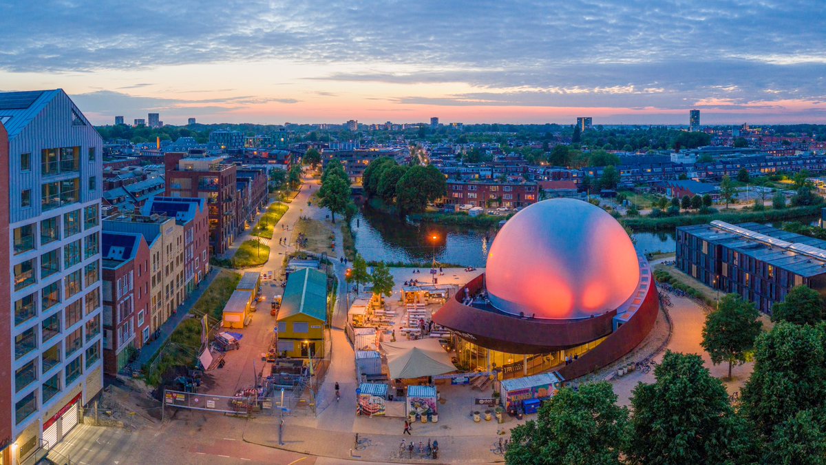 🌅✨ Magische kleuren na zonsondergang bij Stadsstrand DOT in Groningen! 🌇
✨
✨
✨
✨
✨
#StadsstrandDOT #Groningen #VisitGroningen #ErGaatNietsBovenGroningen #rtvnoord #dvhn #groningencity #groningeninbeeld #discovergroningen #noorderland #cityscape