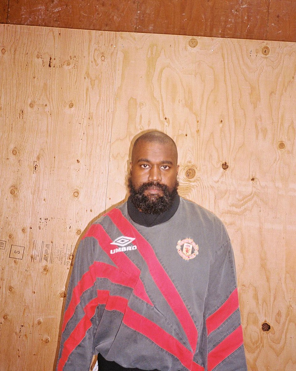 raperican's tweet image. #KanyeWest for @cultured_mag / 2023 😮📸

Photo by @mayafuhr 

#Raperican #CulturedMagazine #Ye