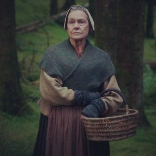 MihaelaBoldea's tweet photo. Mrs Bug catching the Frasers red-handed in ep 702. Rather surprising reaction given that she had formerly suspected Jamie of being guilty. 🤔 - https://t.co/pRxEQakdyY Victoria Mintz @mvlex #sarahcollier #OutlanderSeason7 https://t.co/BGVxoj2PwF