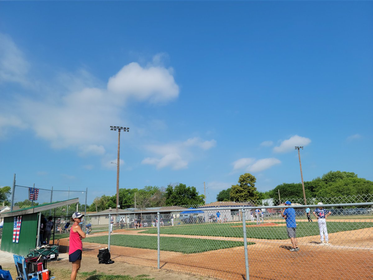 Bitsy_K's tweet photo. Gotta love small town baseball...Westin NE aka Wahoo #GoChasers 12U https://t.co/4F0zOodl0F