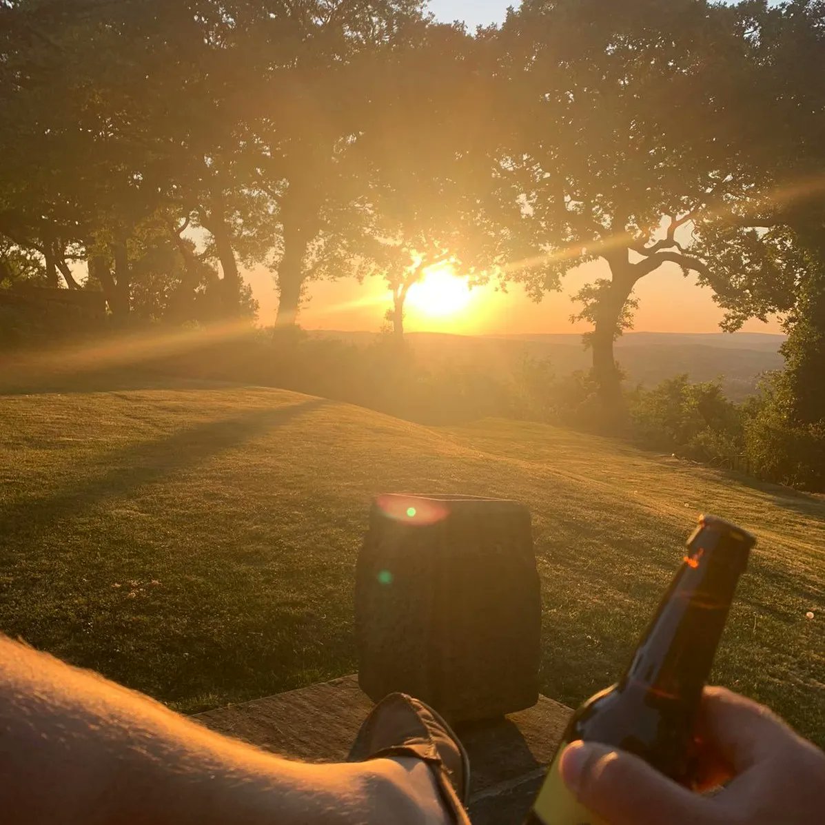 Ilkleybrewery's tweet photo. Enjoy your evening!
#poweredbybeer #relaxingbeer #ilkleybeer #sunsetbeer #gardenbeer https://t.co/x5TrKhJQKn