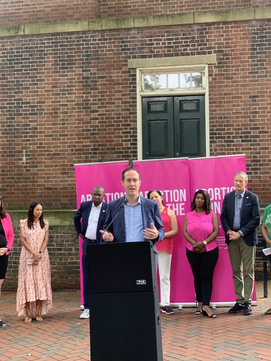 On the Dobbs anniversary, I joined @PPAVirginia and other @vademocrats to stand up for a woman’s right to choose.

The Governor saying he’d support any ban and my opponent launching her campaign with an abortion ban make it clear that rights are on the ballot this November.
