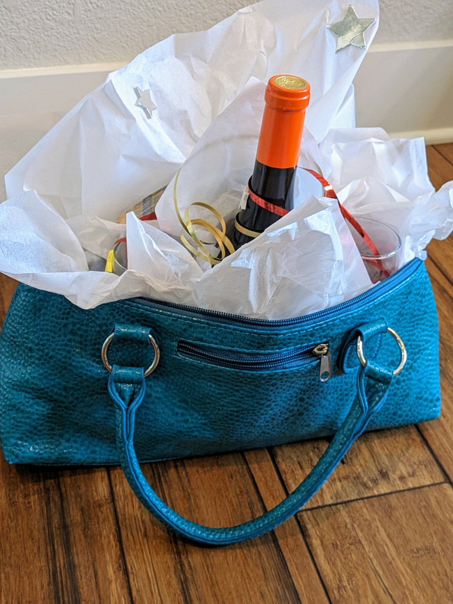 Tech4AllTN's tweet photo. Auction Ends 6PM! Turquoise Insulated Wine Purse Filled With (1) Red Bottle of Wine, 2 Wine Glasses, Napkins, Wine Opener. BJ Gillum Red donated Tennessee Big Red 2019 Wine -  Fine, rich flavor compared to a Rothschild Red, smooth, opulent and impressive! https://t.co/ewL4NiqQBZ https://t.co/nXm3lcwOhz