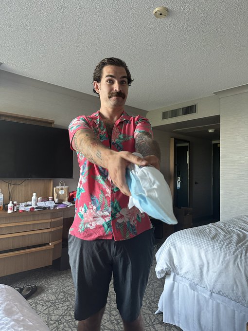 Congratulations to my recovery nurse❤️ 100k is crazy. You deserve all da loveeee @FleshMechanic19 https://t