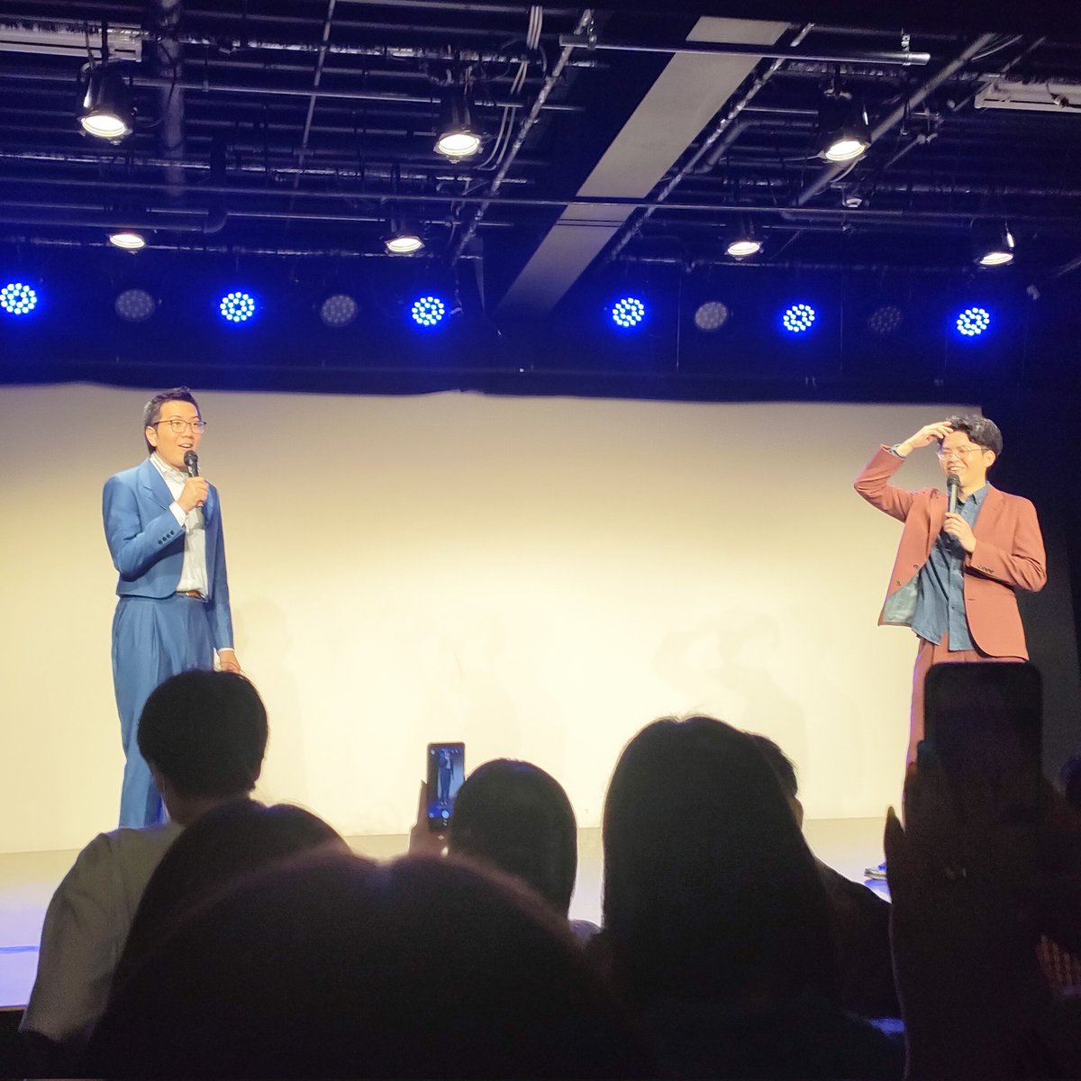 pukitann's tweet photo. ZAZAにヤーレンズ見に行ってきました！！！一時間笑いっぱなしで腹千切れそうでもうやめてくれーって何度も思いながら夢中で見てました。休みなく常にボケまくる楢原さんと楽しそうに突っ込む出井さんの漫才が大好き！配信では絶対できないっていうネタも見れて良かった✄
#omae
#ヤーレンズ https://t.co/EOf2N9WpmB